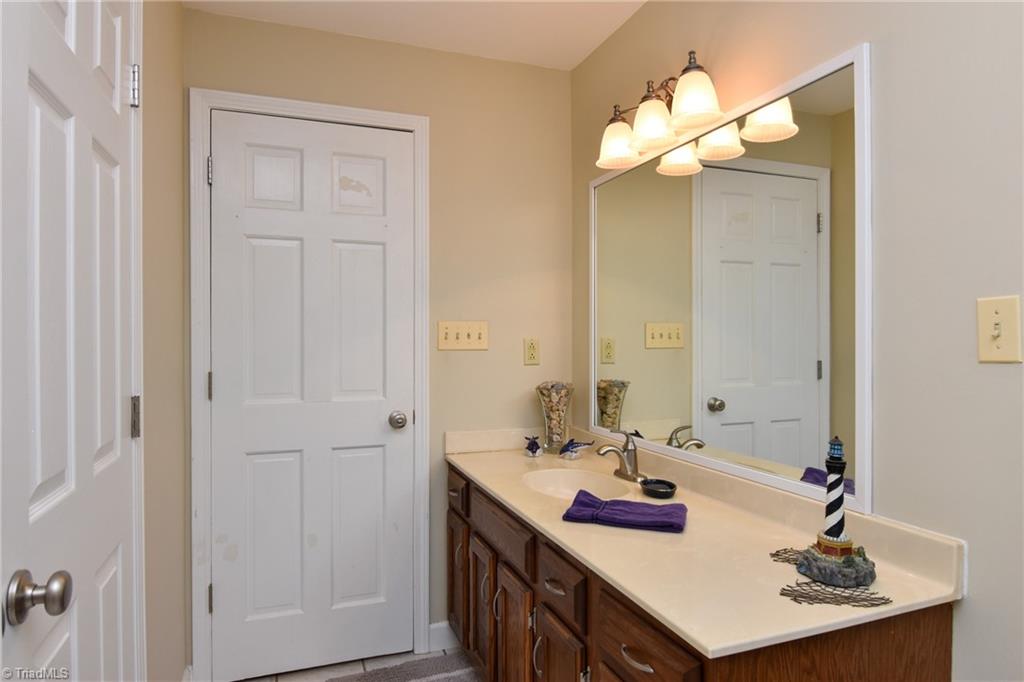 4840 Bent Ridge Lane Clemmons, NC 27012 - Photo 30 of 41 Lower-Level Bath