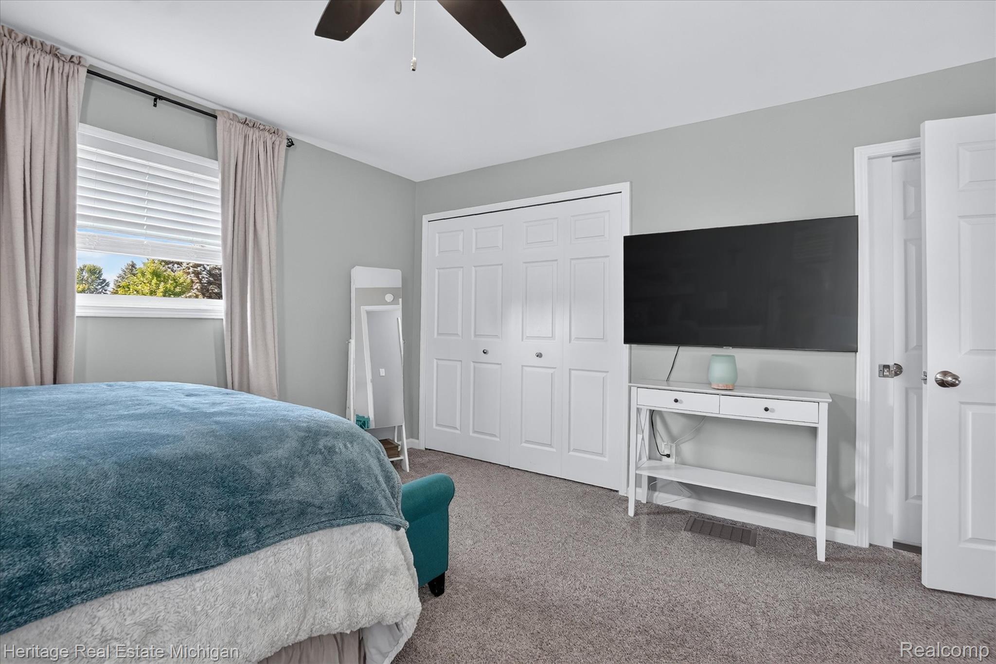 7225 Baldwin Road Swartz Creek, MI 48473 - Photo 15 of 44 Carpeted room with a large window featuring horizontal blinds and a dark-toned ceiling fan