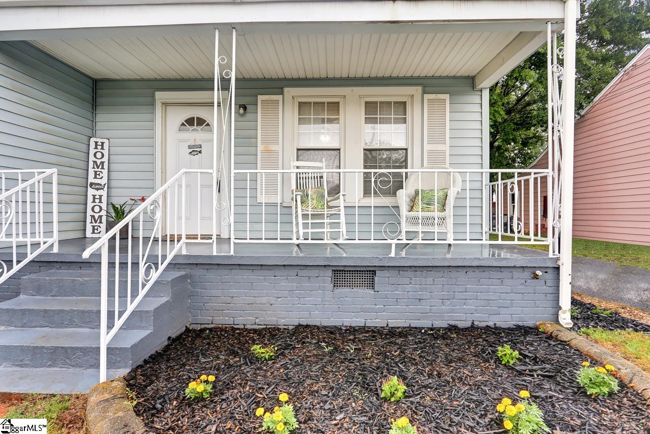 305 Perry Road Greenville, SC 29609 - Photo 3 of 25 Gallery Image 3