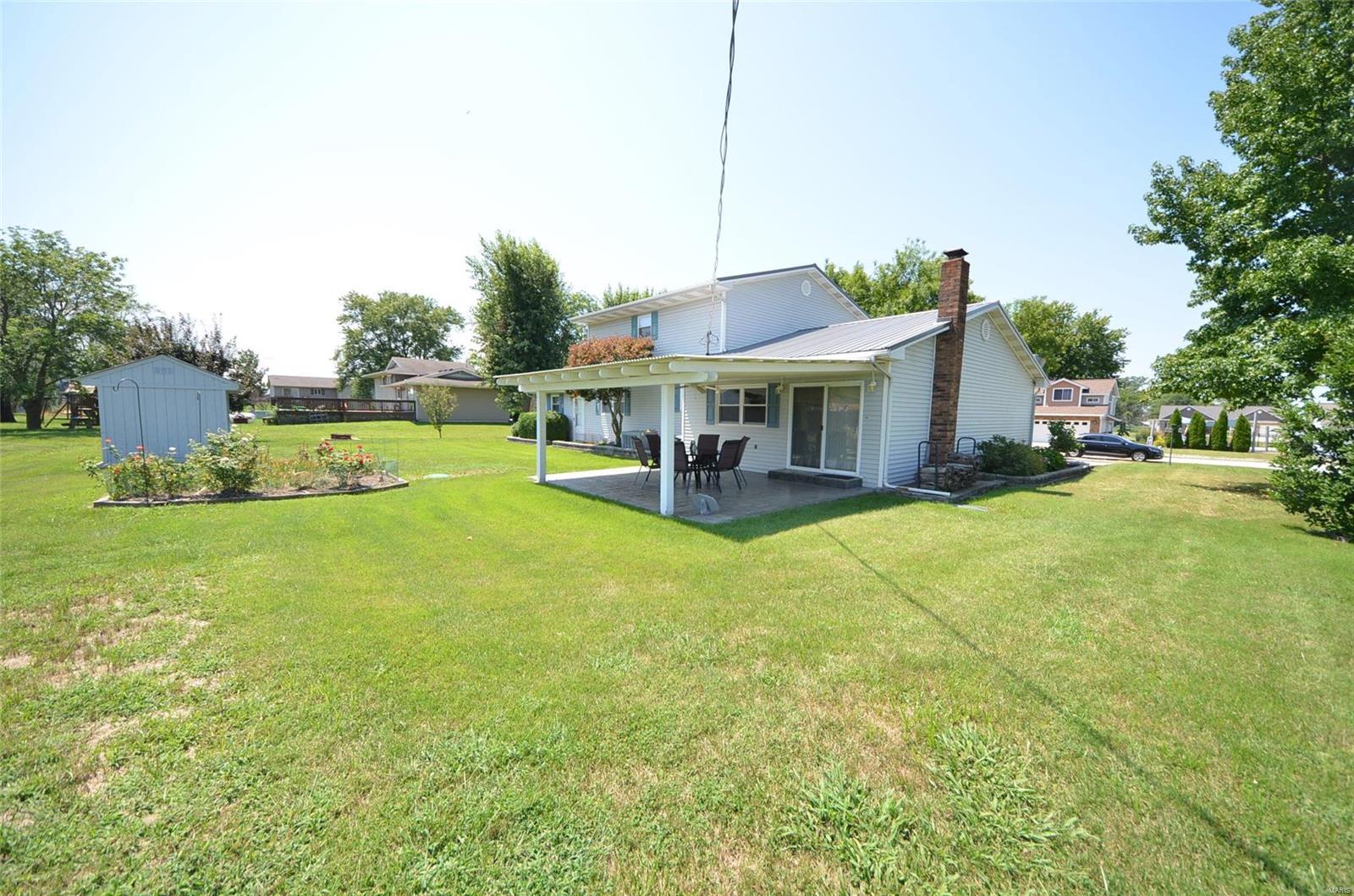9034 Hawk Road Nashville, IL 62263 - Photo 4 of 28
