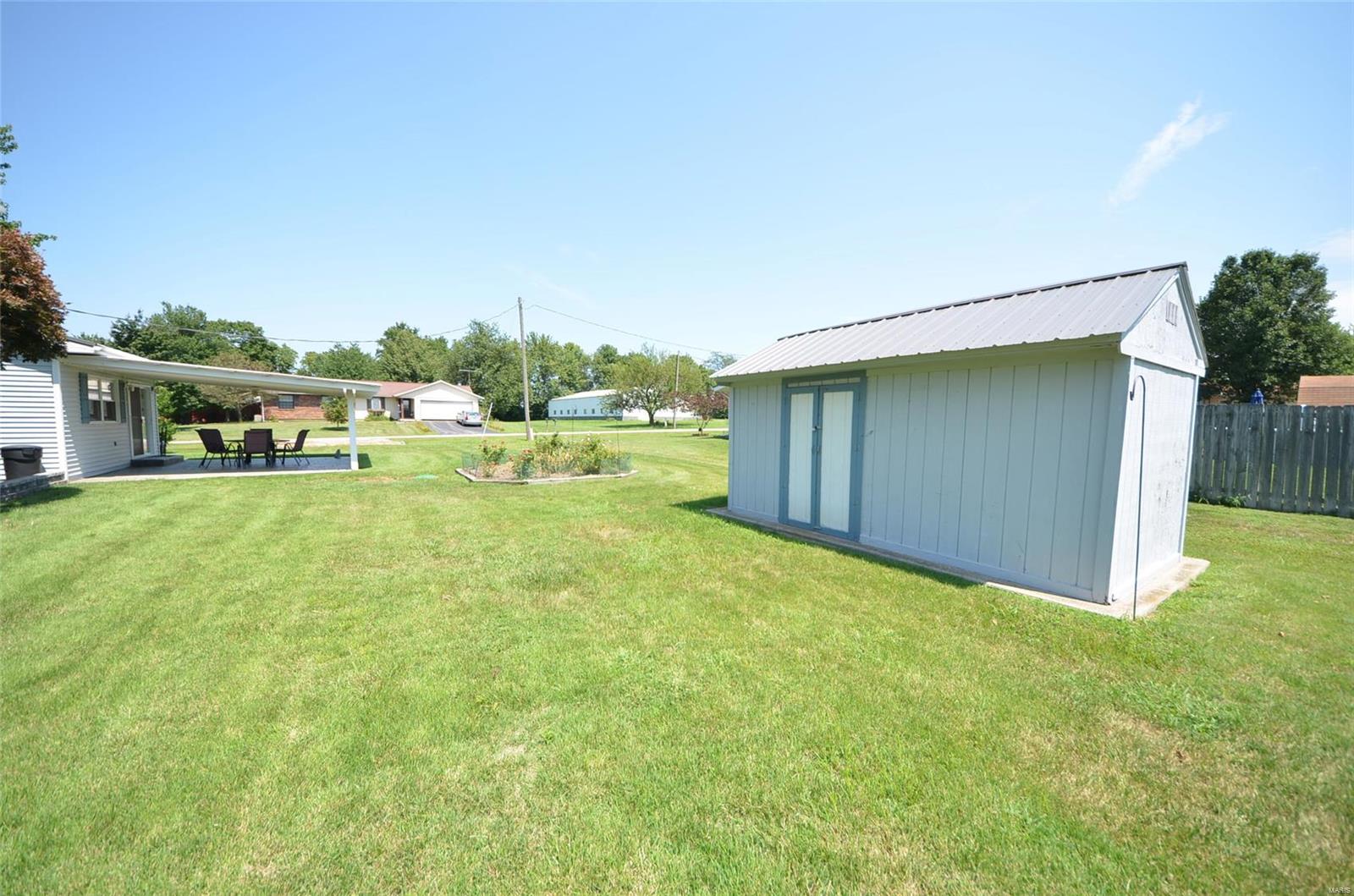 9034 Hawk Road Nashville, IL 62263 - Photo 8 of 28