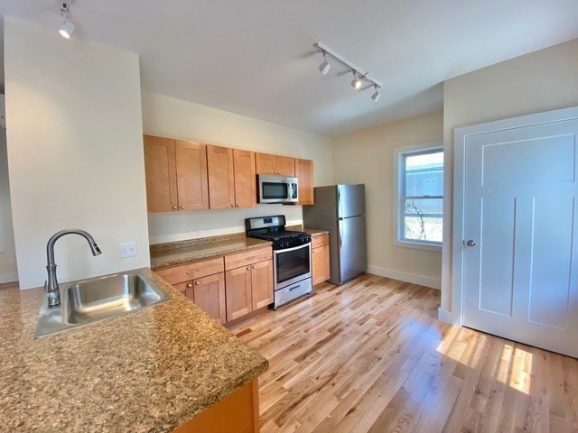 30 Cherry Street, Unit B Northampton, MA 01060 - Photo 5 of 28