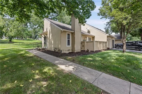 $215,000 | 12218 Holmes Lane, Kansas City, MO 64146