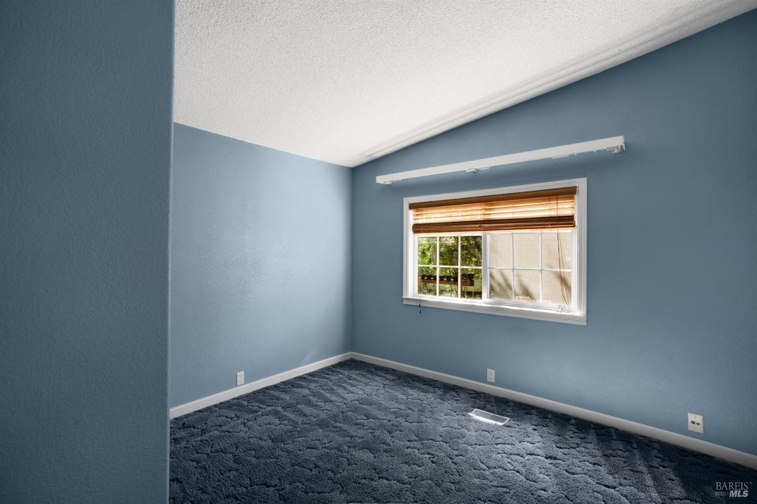 3226 St Martin Way Sebastopol, CA 95472 - Photo 23 of 32