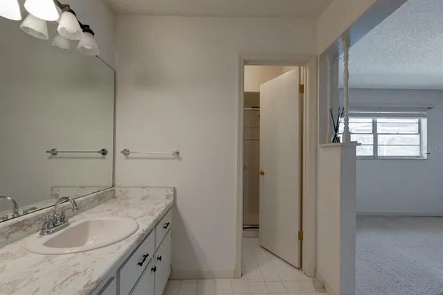 a view of a house with backyard and garden