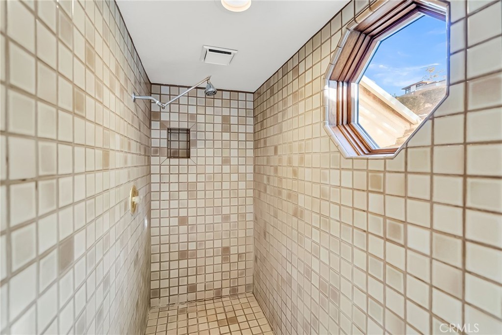 2572 Sunset Drive Riverside, CA 92506 - Photo 35 of 63 a bathroom with a shower