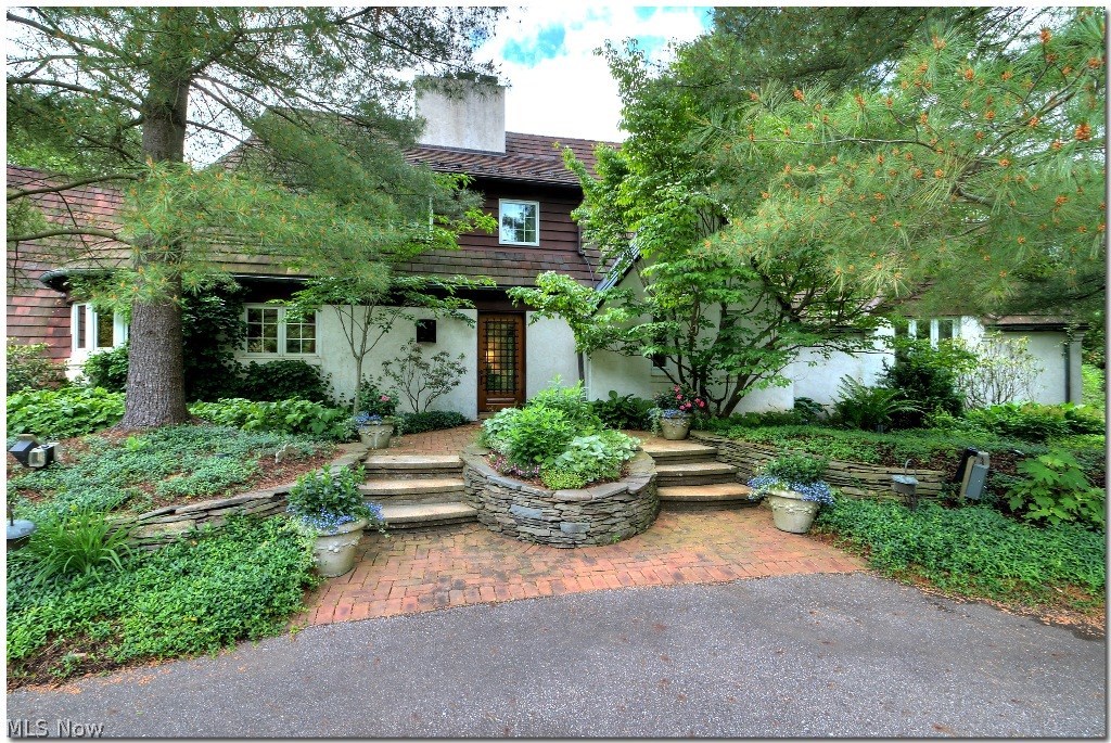 615 Falls Road Chagrin Falls, OH 44022 - Photo 1 of 28 Gallery Image 1