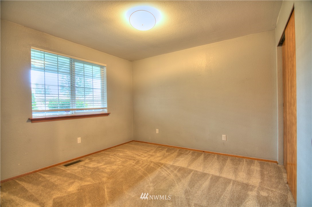 5911 Cherokee Loop Southeast Lacey, WA 98513 - Photo 13 of 25 Gallery Image 13