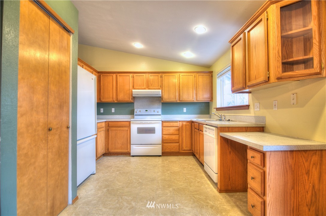 5911 Cherokee Loop Southeast Lacey, WA 98513 - Photo 7 of 25 Gallery Image 7