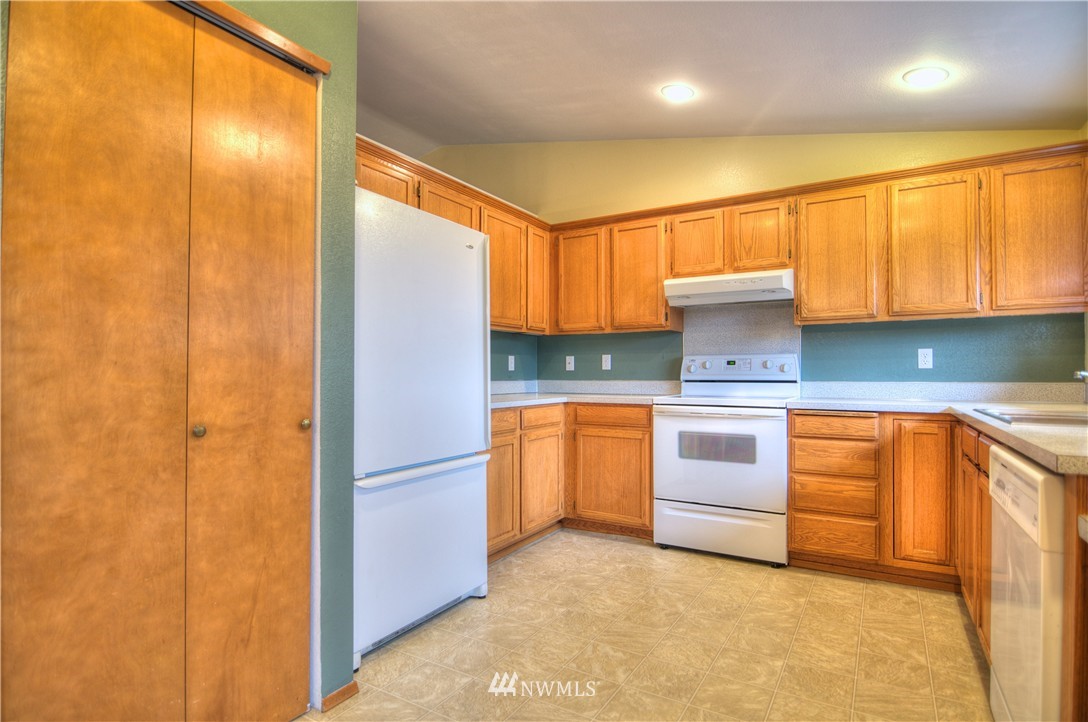 5911 Cherokee Loop Southeast Lacey, WA 98513 - Photo 9 of 25 Gallery Image 9