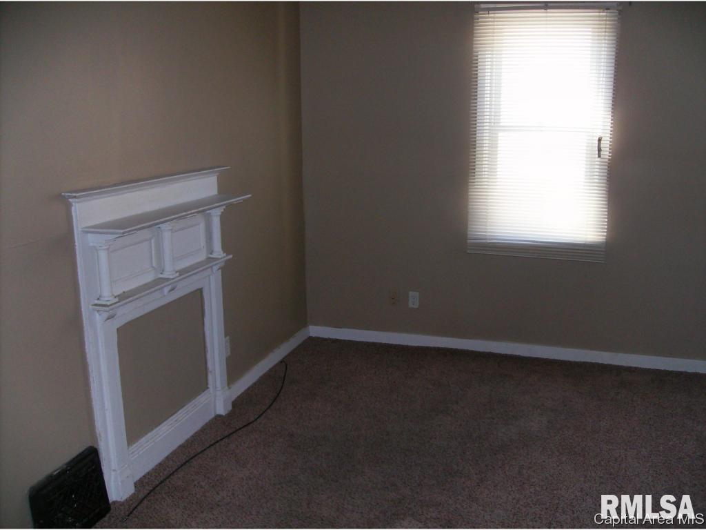 1020 East Enos Avenue Springfield, IL 62702 - Photo 4 of 9