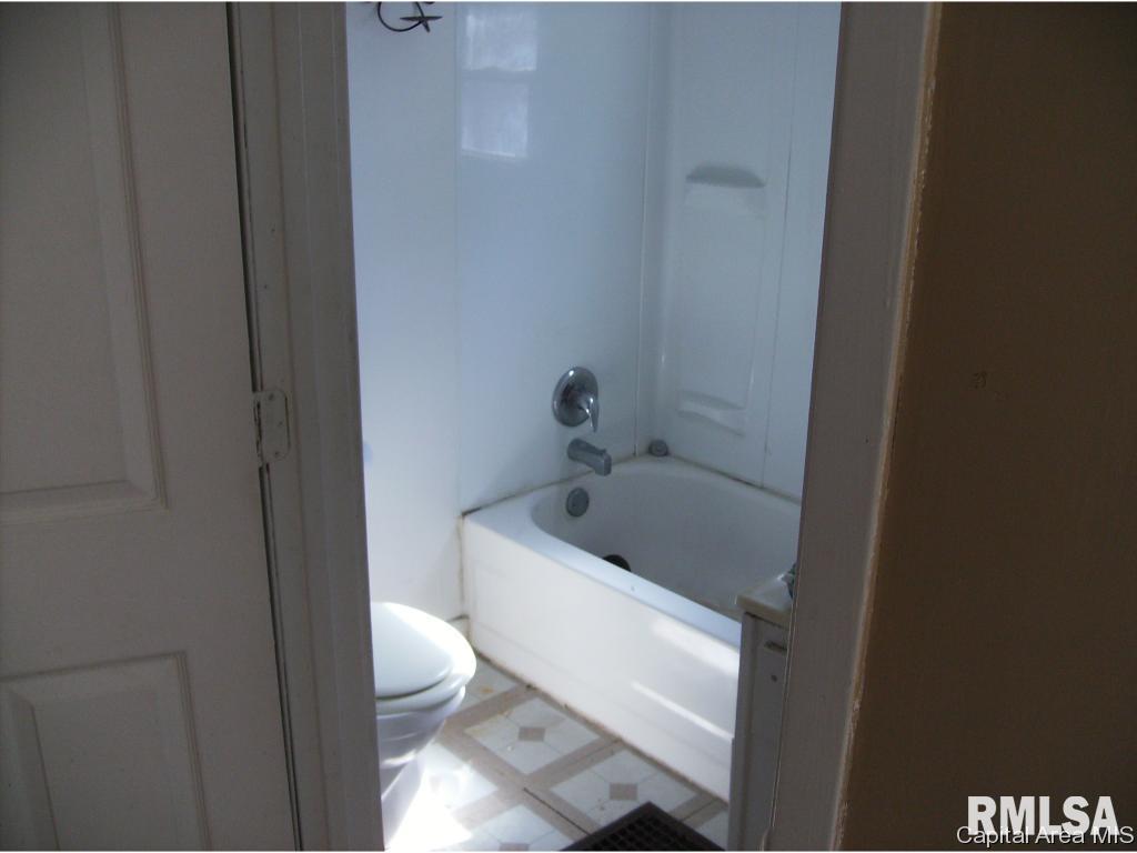 1020 East Enos Avenue Springfield, IL 62702 - Photo 5 of 9