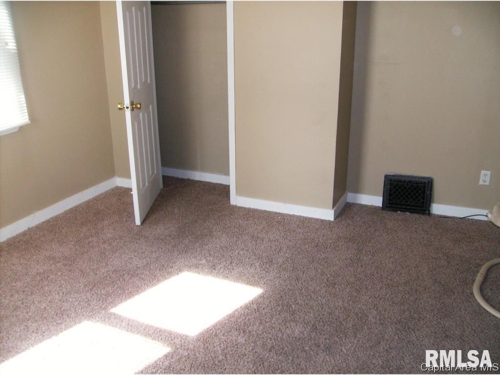 1020 East Enos Avenue Springfield, IL 62702 - Photo 6 of 9