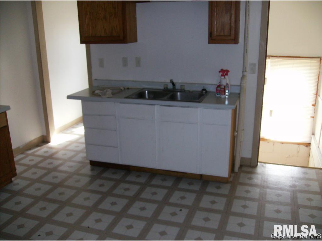 1020 East Enos Avenue Springfield, IL 62702 - Photo 7 of 9