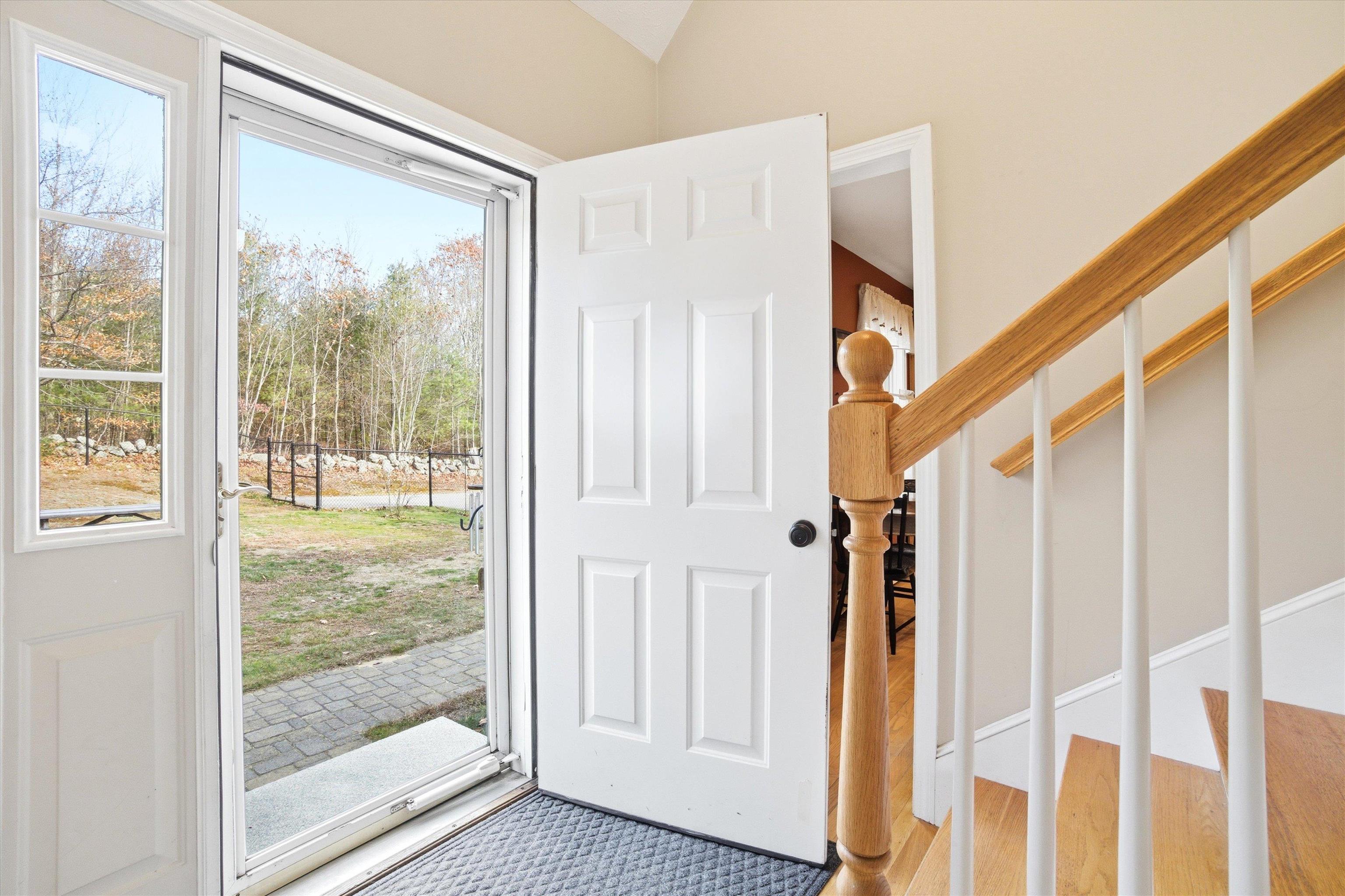 611 North Pembroke Road Pembroke, NH 03275 - Photo 4 of 49