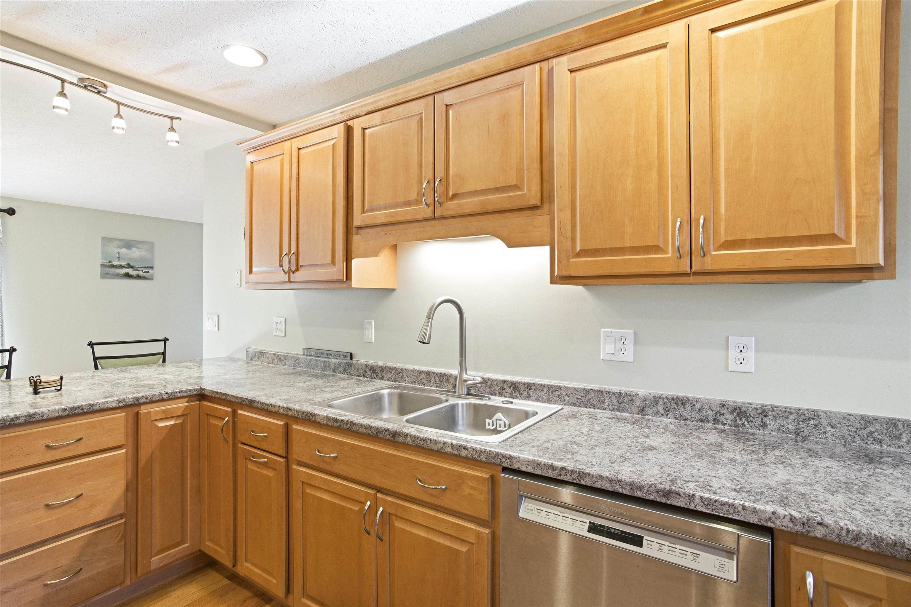 611 North Pembroke Road Pembroke, NH 03275 - Photo 7 of 49