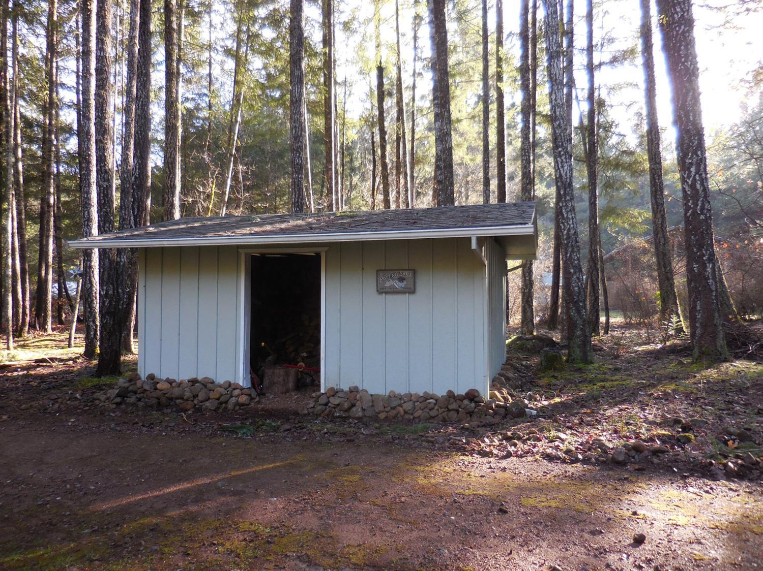 7281 Rockydale Road Cave Junction, OR 97523 - Photo 15 of 33 Gallery Image 15