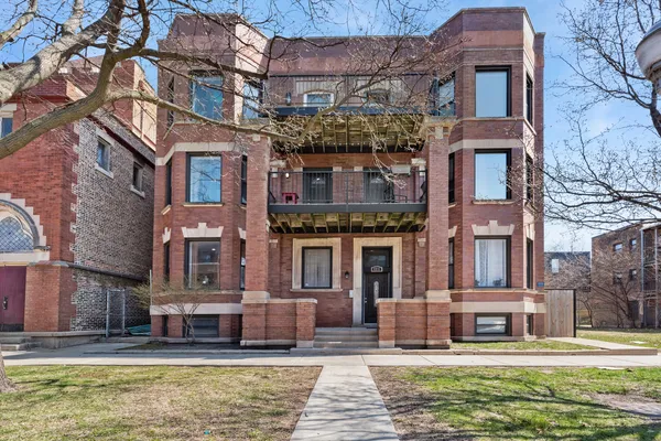 $375,000 | 6209 South University Avenue, Unit 1, Chicago, IL 60637