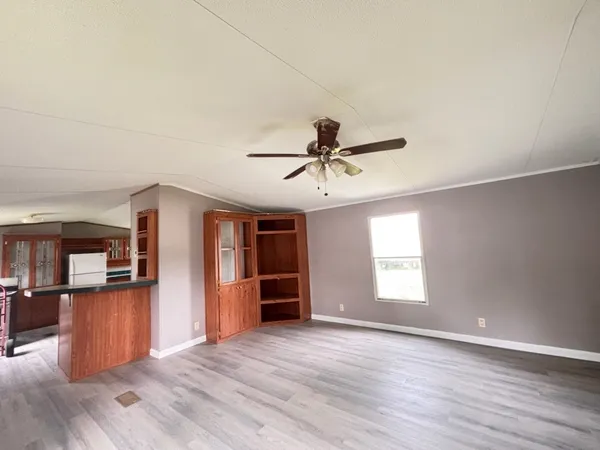 $1,250 | 221 Morris Lane, Huntsville, TX 77320