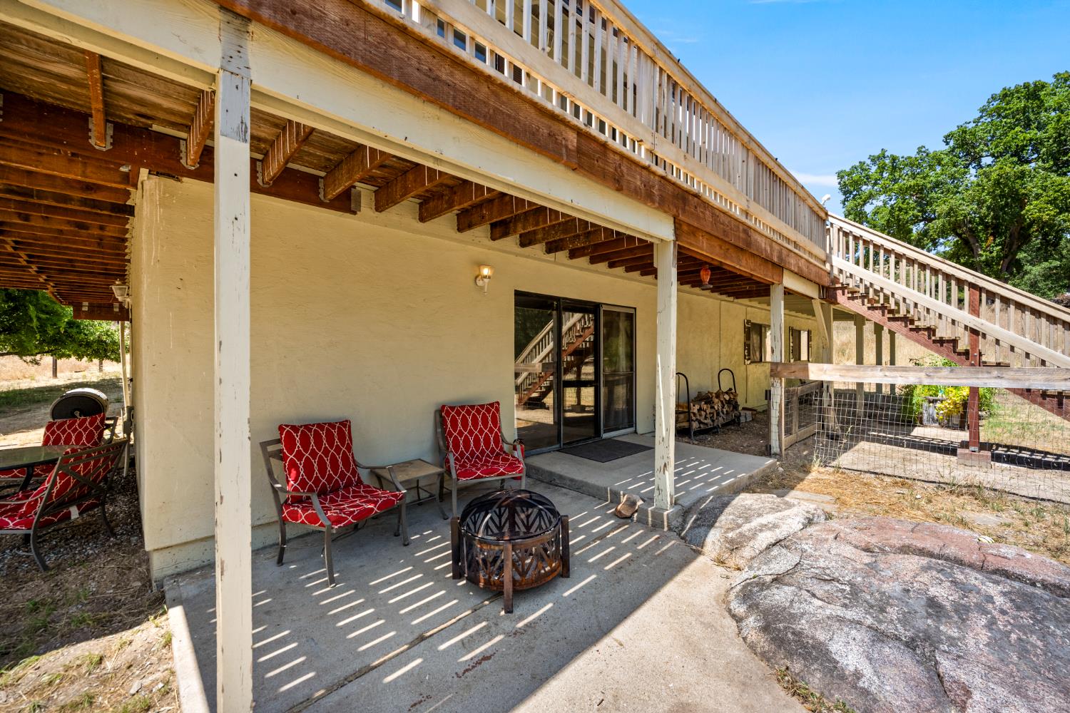 2162 Painted Pony Road Somerset, CA 95684 - Photo 51 of 72 a view of a chairs and tables in the balcony