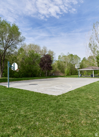 802 Sugar Maple Court Payson, UT 84651 - Photo 27 of 30 View of sport court with a lawn and community basketball court