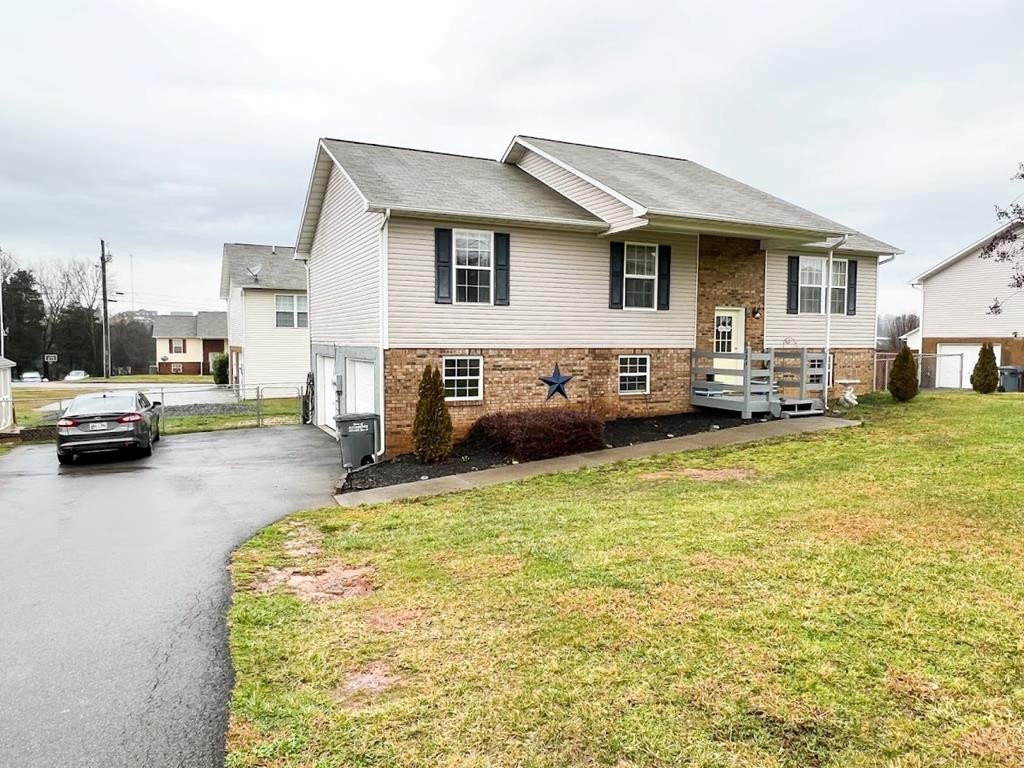 226 Tristan Road Dandridge, TN 37725 - Photo 2 of 20