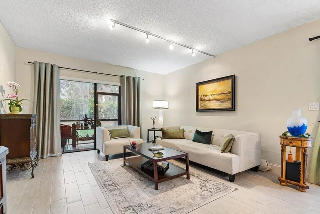 $319,900 | 5200 East Club Circle, Unit 106, Boca Raton, FL 33487