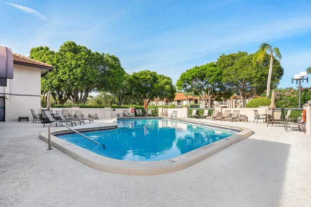 $319,900 | 5200 East Club Circle, Unit 106, Boca Raton, FL 33487