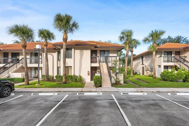 $319,900 | 5200 East Club Circle, Unit 106, Boca Raton, FL 33487