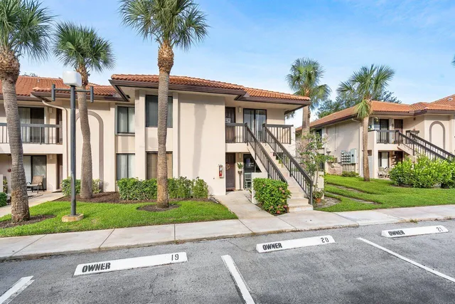 $319,900 | 5200 East Club Circle, Unit 106, Boca Raton, FL 33487