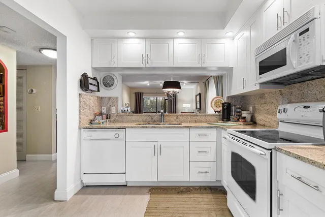 $319,900 | 5200 East Club Circle, Unit 106, Boca Raton, FL 33487