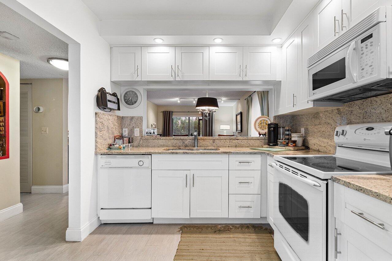 5200 East Club Circle, Unit 106 Boca Raton, FL 33487 - Photo 5 of 31 012-5200EastClubCircle-106-BocaRaton-FL-