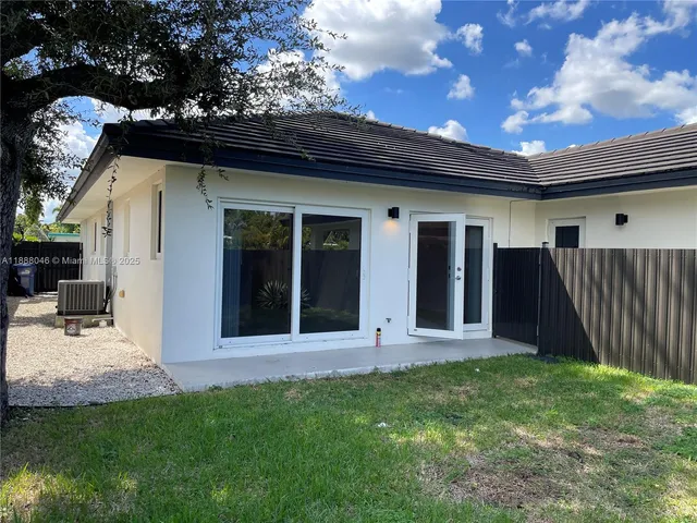 a view of a entrance door of the house