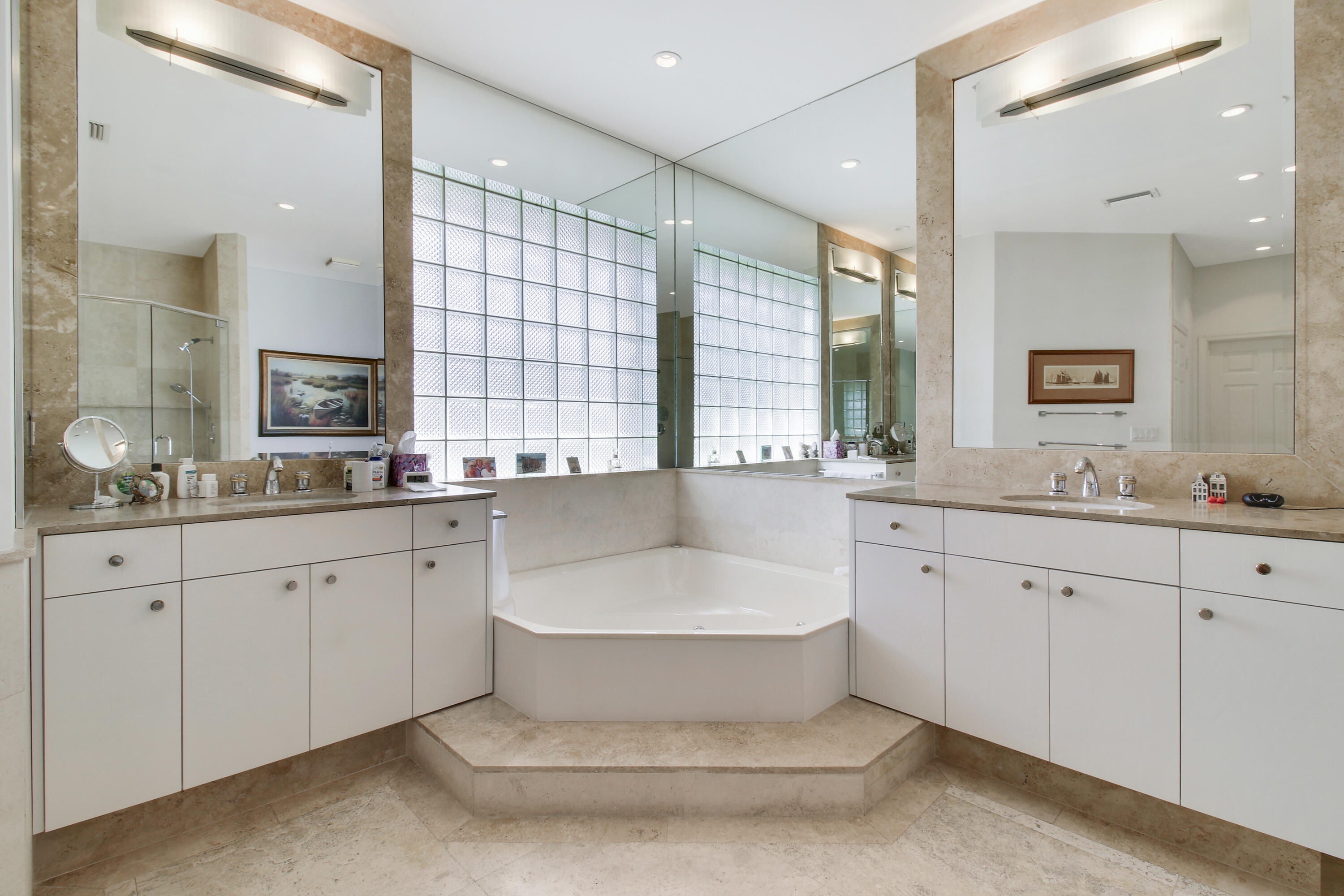 7750 La Corniche Circle Boca Raton, FL 33433 - Photo 23 of 44 Primary Bath