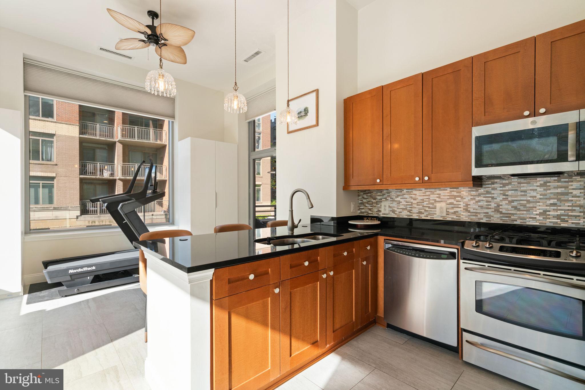 11990 Market Street, Unit 101 Reston, VA 20190 - Photo 15 of 44 Kitchen