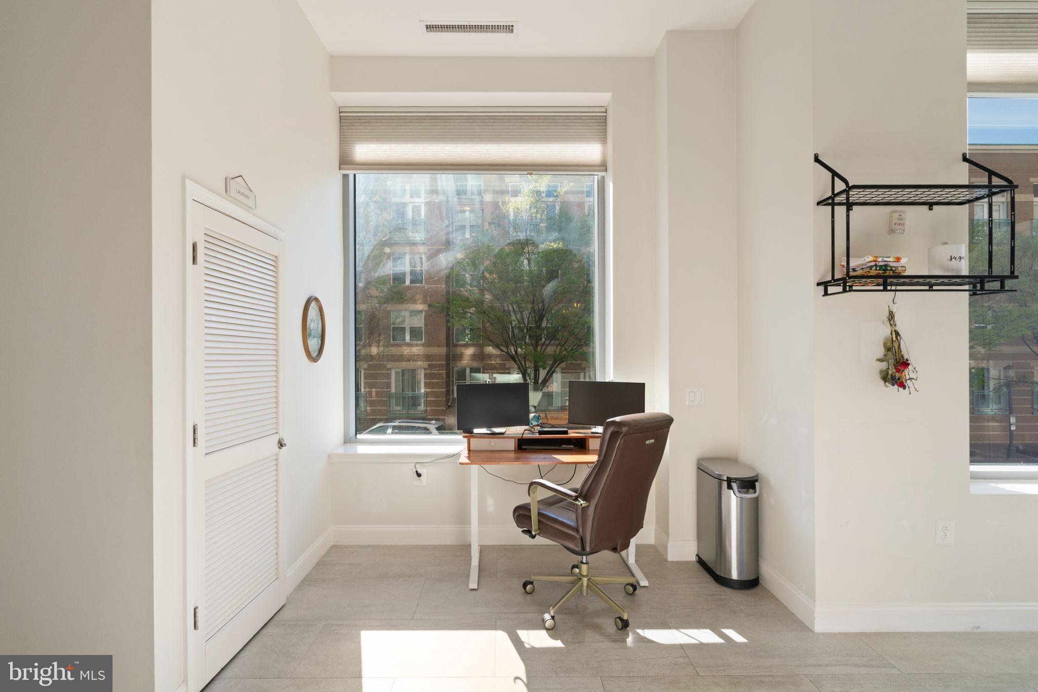 11990 Market Street, Unit 101 Reston, VA 20190 - Photo 18 of 44 Kitchen - Office Nook