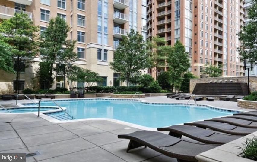 11990 Market Street, Unit 101 Reston, VA 20190 - Photo 41 of 44 Pool
