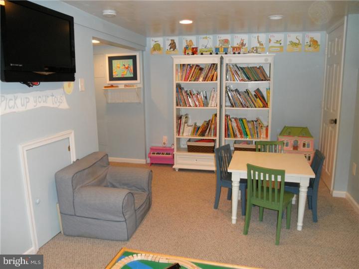 115 Twining Road Oreland, PA 19075 - Photo 14 of 23 Family Room