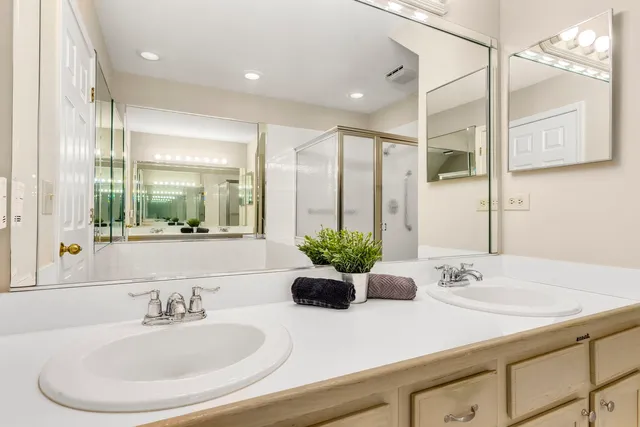 $335,000 | 741 Old Creek Court, Elk Grove Village, IL 60007