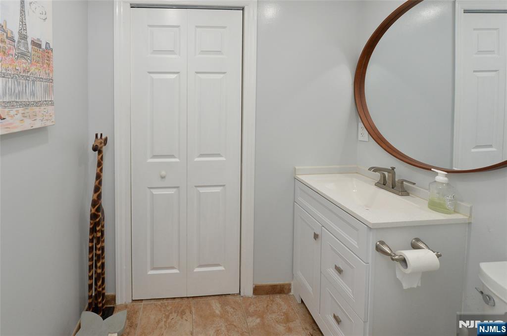 154 Middlesex Avenue Paramus, NJ 07652 - Photo 11 of 32
