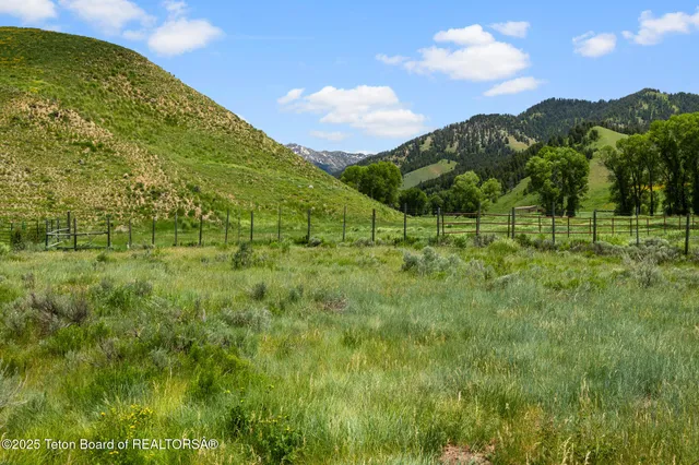 $2,695,000 | 3355 East Horse Creek Road, Jackson, WY 83001