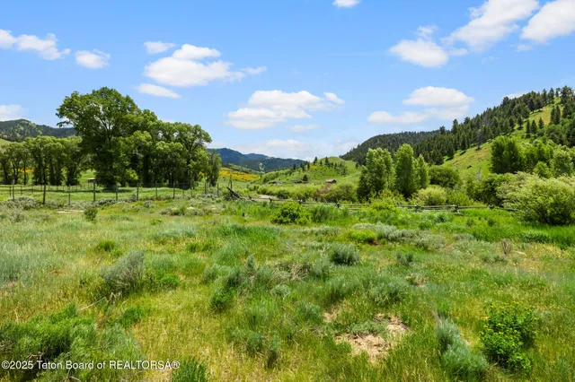 $2,695,000 | 3355 East Horse Creek Road, Jackson, WY 83001