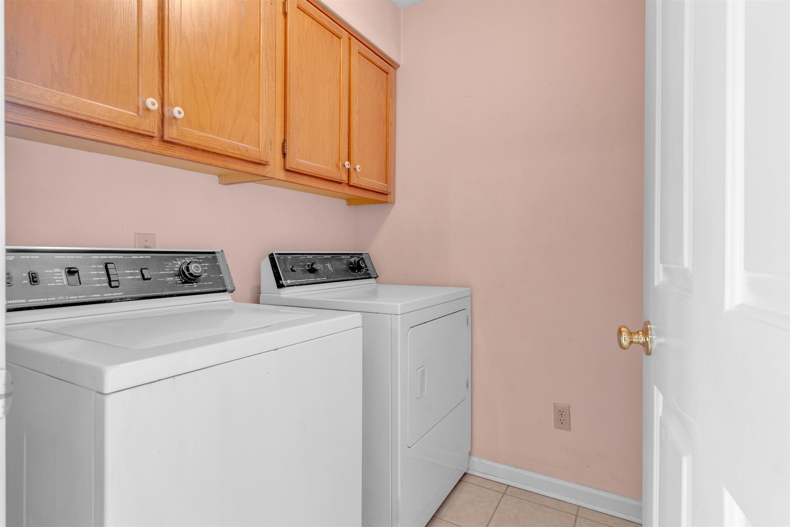 358 Wolf Trap Street Collierville, TN 38017 - Photo 19 of 24 a utility room with dryer and washer