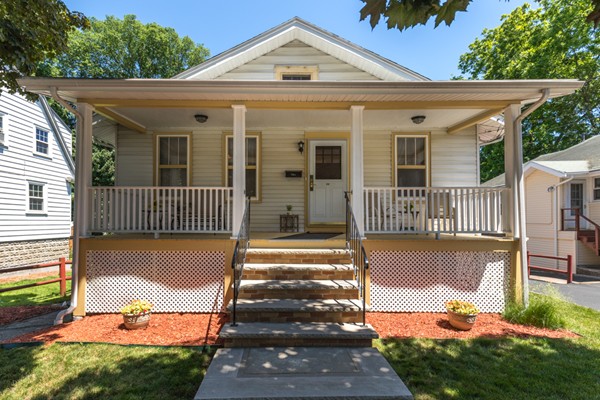 179 Derby Road Melrose, MA 02176 - Photo 4 of 26 Gallery Image 4