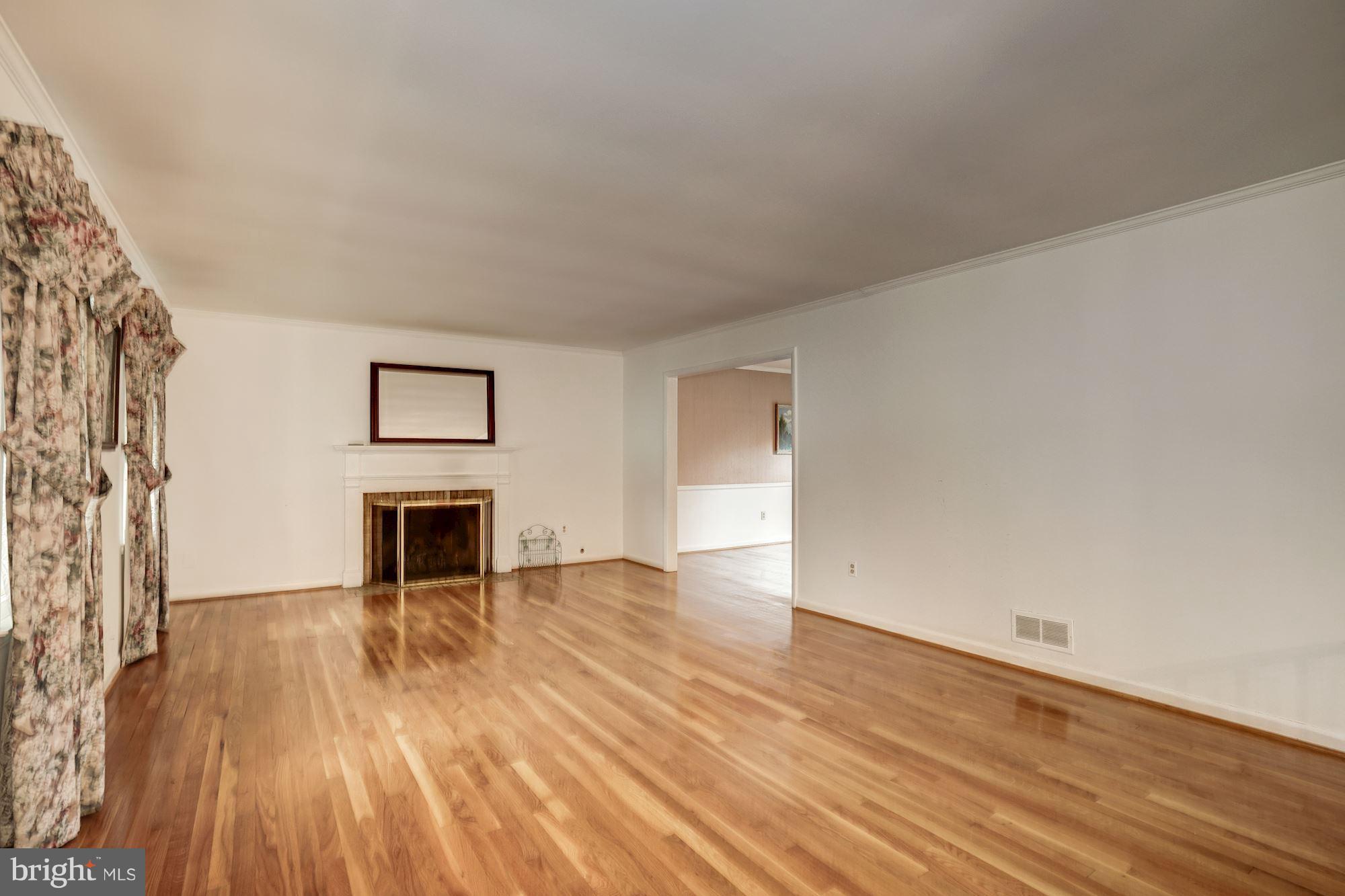 1118 Collingwood Road Alexandria, VA 22308 - Photo 7 of 30 Living Room