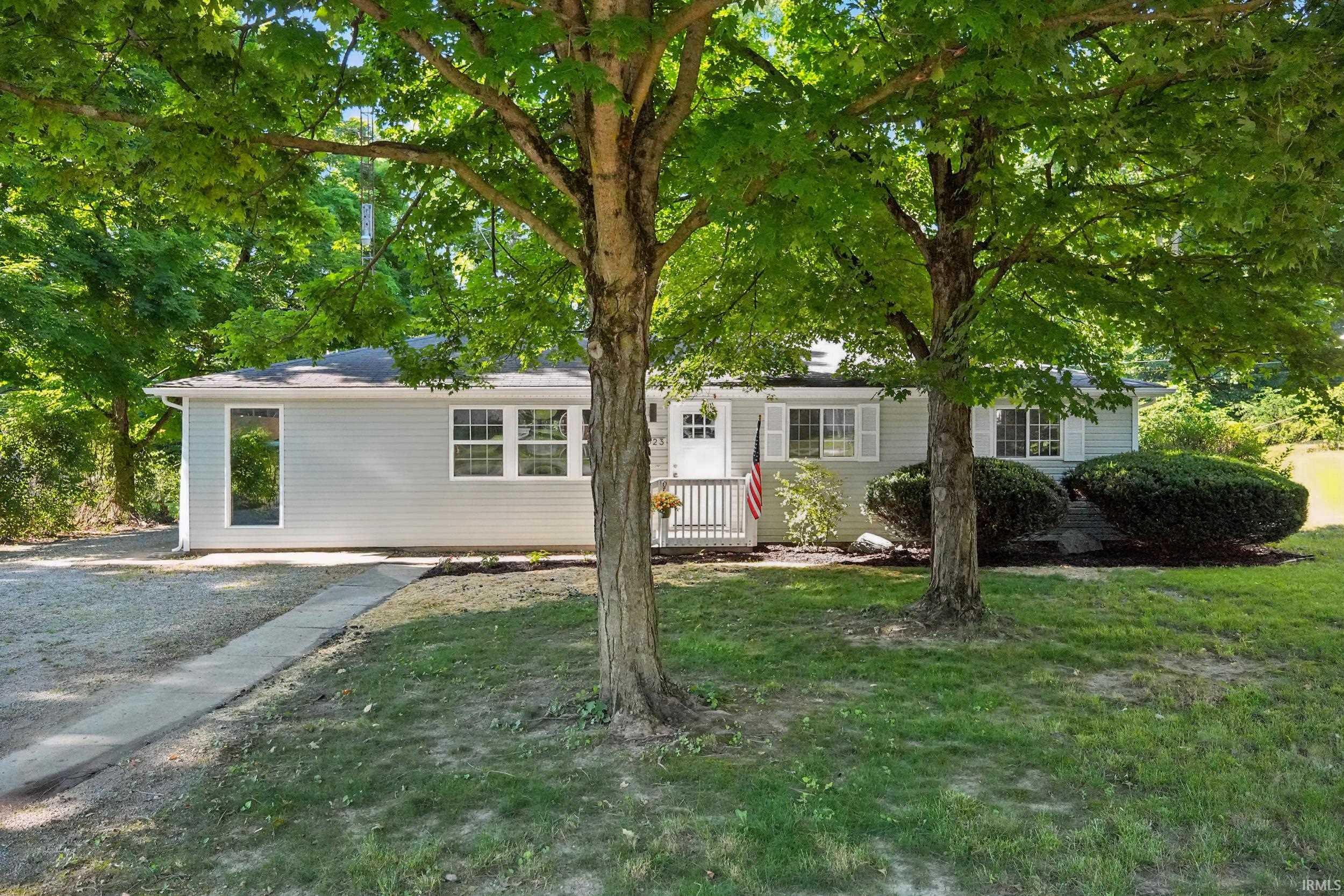 2023 Graham Drive Fort Wayne, IN 46818 - Photo 2 of 28