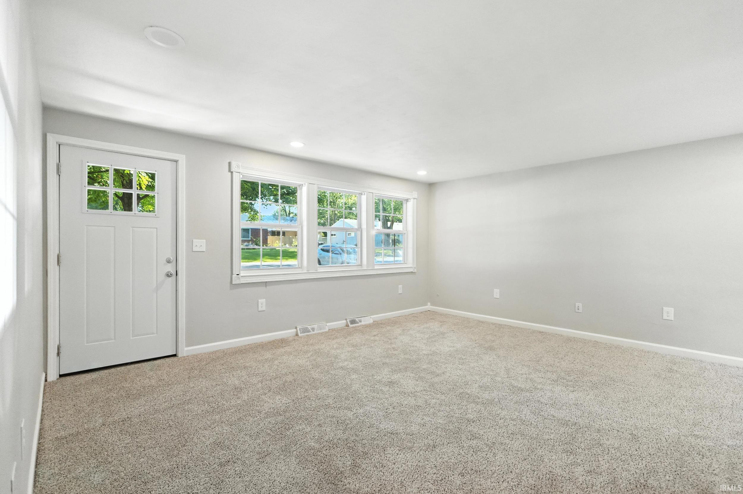 2023 Graham Drive Fort Wayne, IN 46818 - Photo 3 of 28