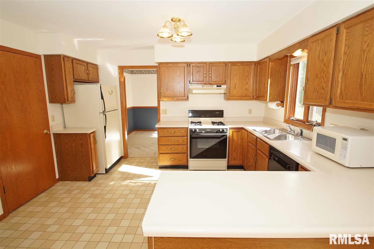 6016 West Ridgecrest Circle Peoria, IL 61615 - Photo 14 of 31 Gallery Image 14