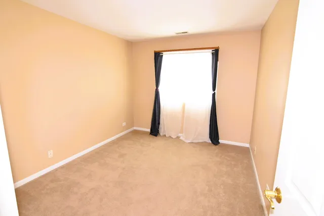 $252,000 | 939 Mesa Drive, Lake In The Hills, IL 60156