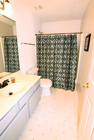 $252,000 | 939 Mesa Drive, Lake In The Hills, IL 60156